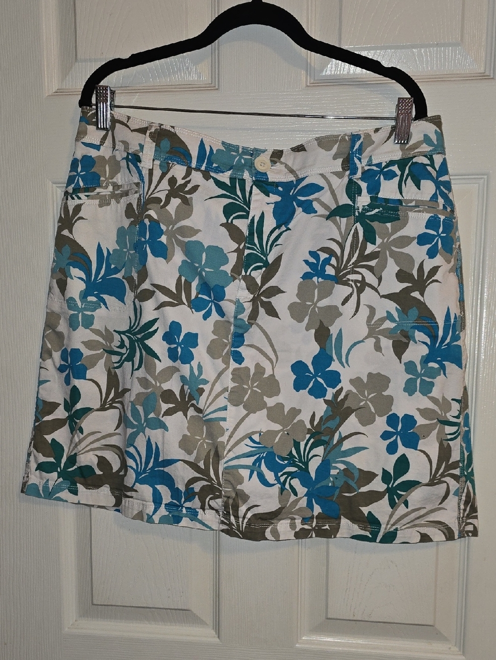 croft & barrow White Mini Skirt with Blue and Gray Floral Print